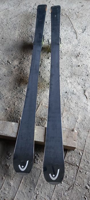 Vând schiuri carve HEAD