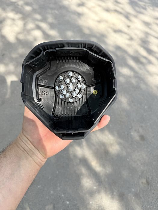 Vând capac airbag îmbrăcat in piele gama Vag