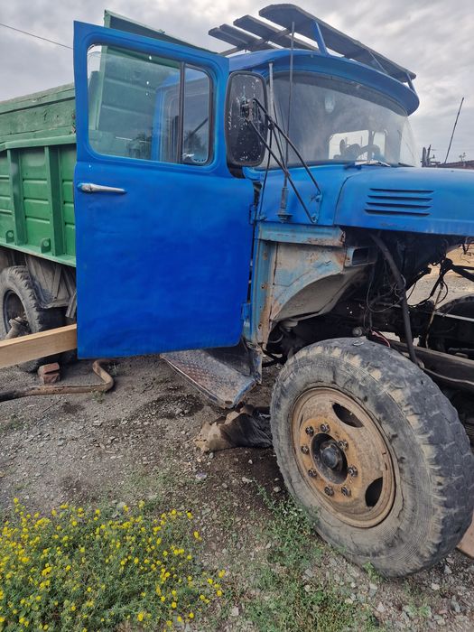 Зил 130 на запчастями