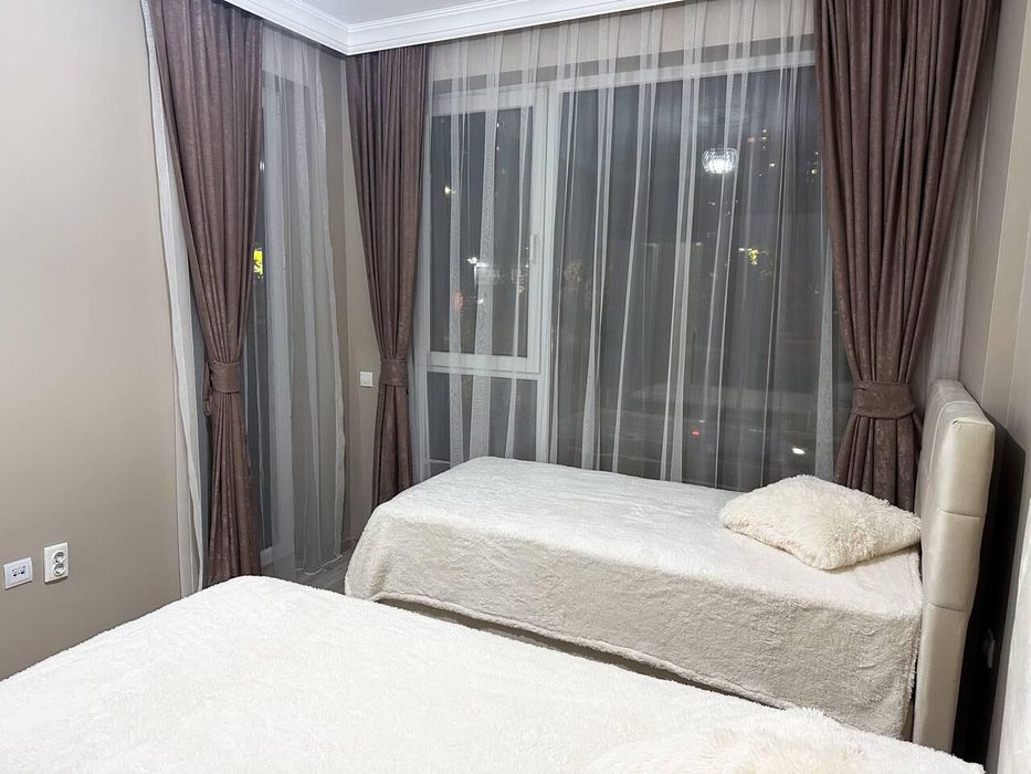 Дава се под наем Тристаен апартамент в Бургас, Изгрев - 105 кв.м за 1020 € - Снимка #4