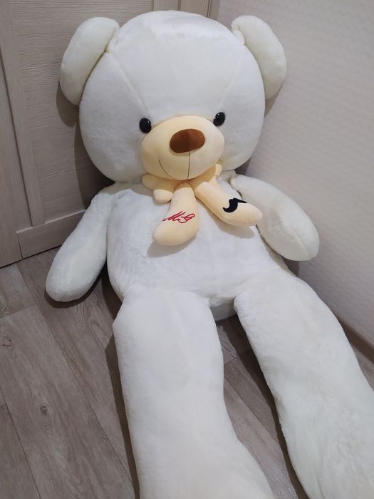 Молочно-белый медведь