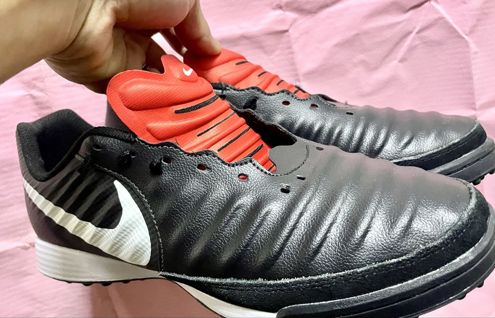 Продам кроссы от Nike Tempo X
