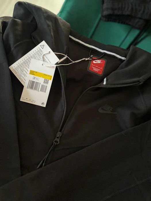 Trening NIKE Tech-Calitate Premium