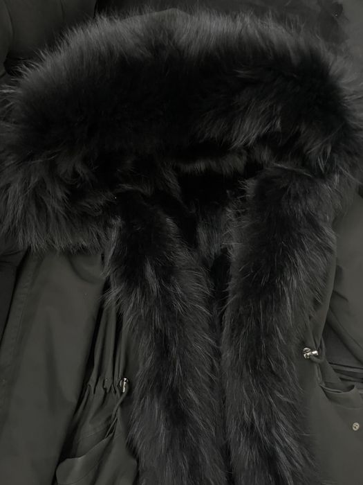 Черна парка с лисица