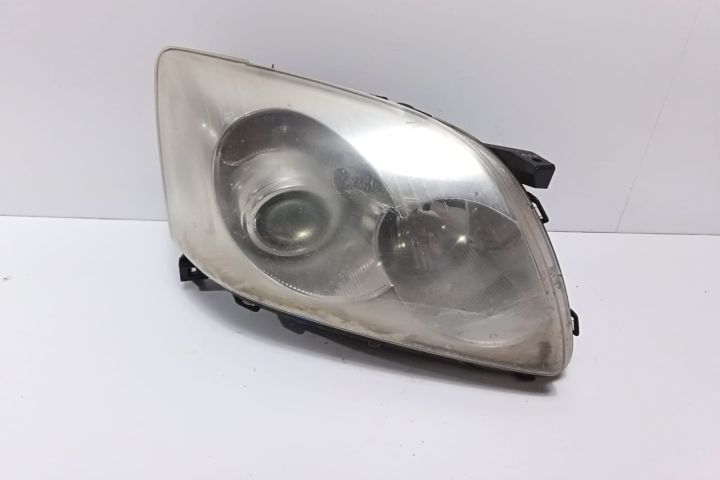 Far dreapta Toyota Avensis a 2-a generatie T25