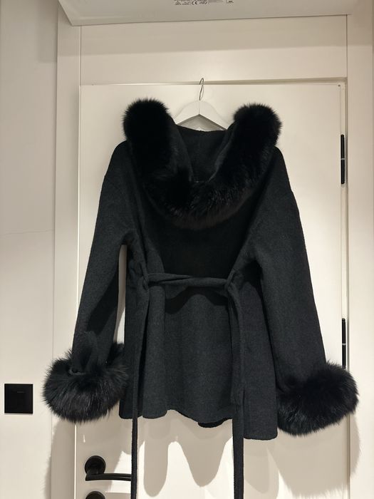 Черно вълнено палто с лисица