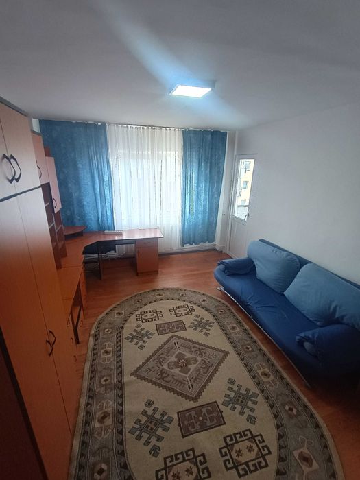 Mobila living si pat in stare foarte buna.