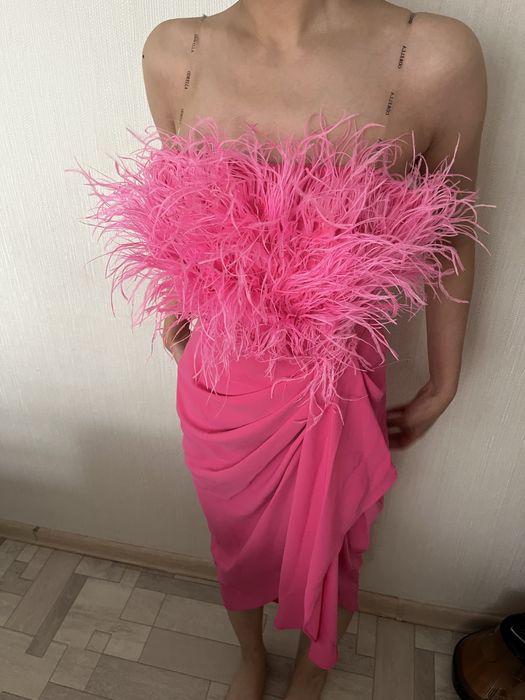Ярко розовое платье Barbie style