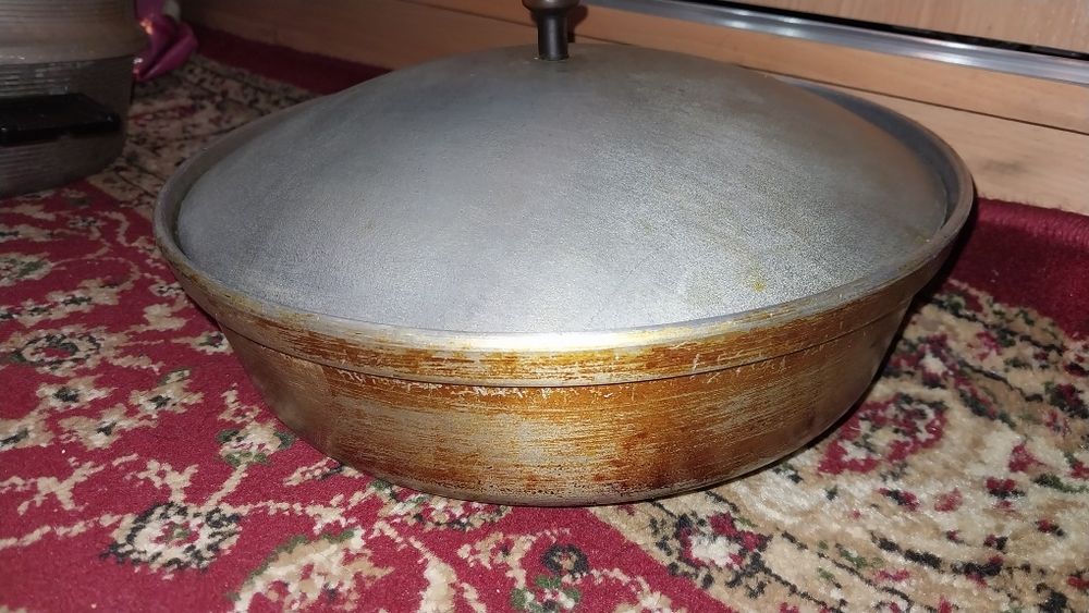 Продаётся чугунный сотейник.