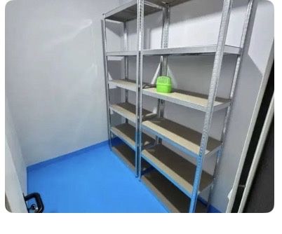 Boxa renovata cu rafturi Upground Residence Fabrica de Glucoza Pipera depozitare negociabil