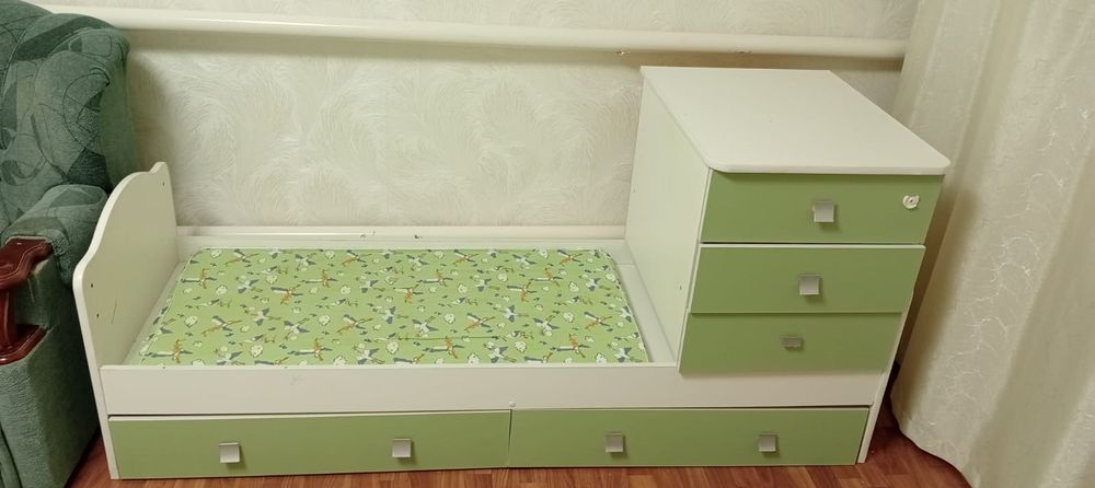 Продам детскую кроватку