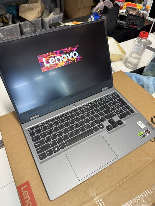 Laptop Gaming Lenovo LOQ 15ARP9 Ryzen 5, RTX 3050, 12GB RAM
