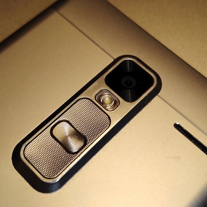 LG Zero с малко надраскан екран