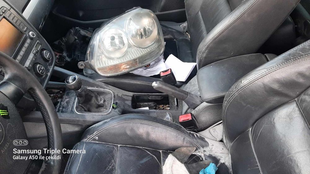 Продавам Голф 5 2.0tdi  140кс. BKD на ЧАСТИ / Имам и други коли.