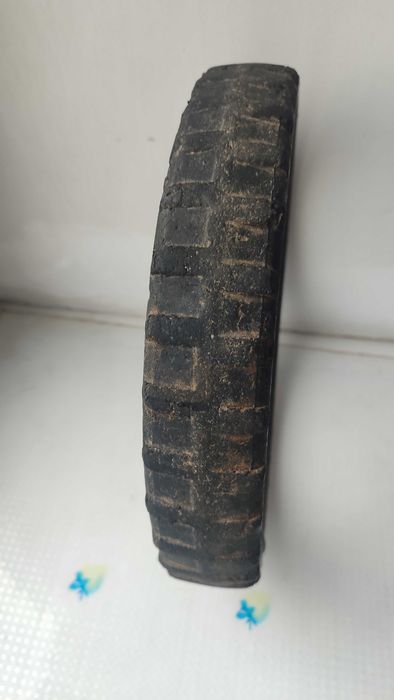 Продам бескамерную покрышку