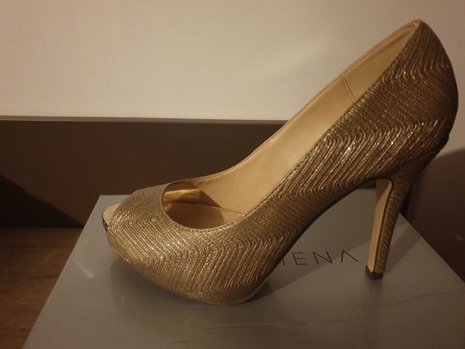 Pantofi cu platforma aurii Otter