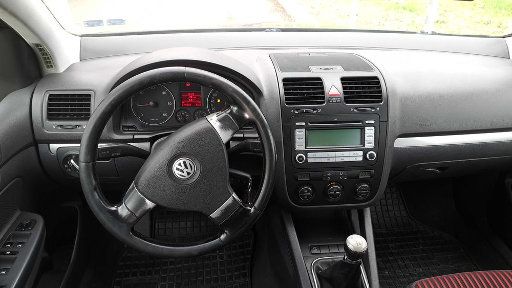 Продавам  голф 5