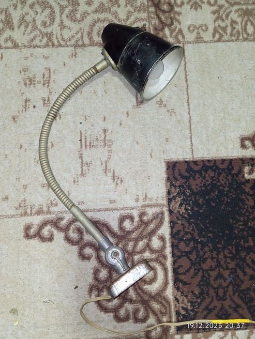 Настольный светильник