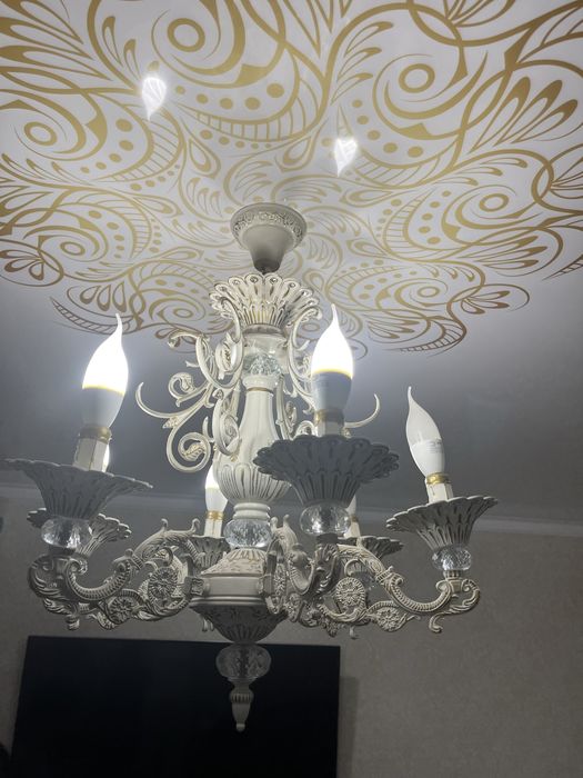 Продам люстру