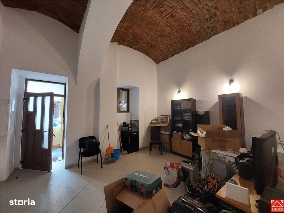 PRET REDUS! Apartament ultracentral, pentru locuit sau birou — fotografia 3