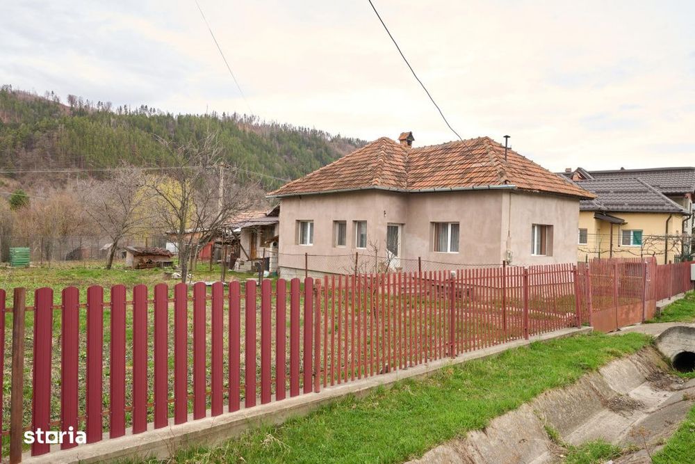 Casa individuala  Leresti la strada principala+ teren 831 mp, utilitat