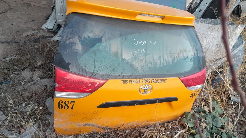 Тойота Сиенна 2014год багажник