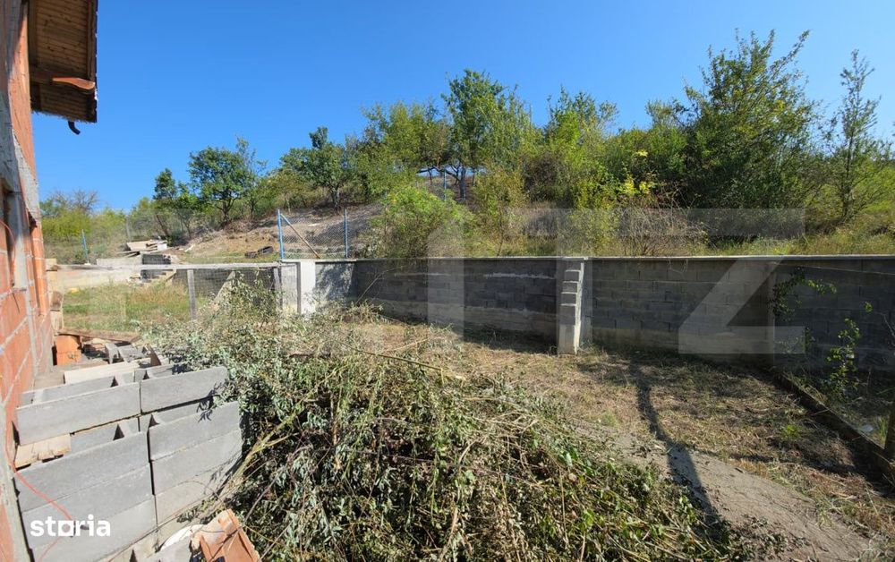 Teren 10 ari cu casa la rosu 240 mp cu plus garaj–Valea Rusului, pan