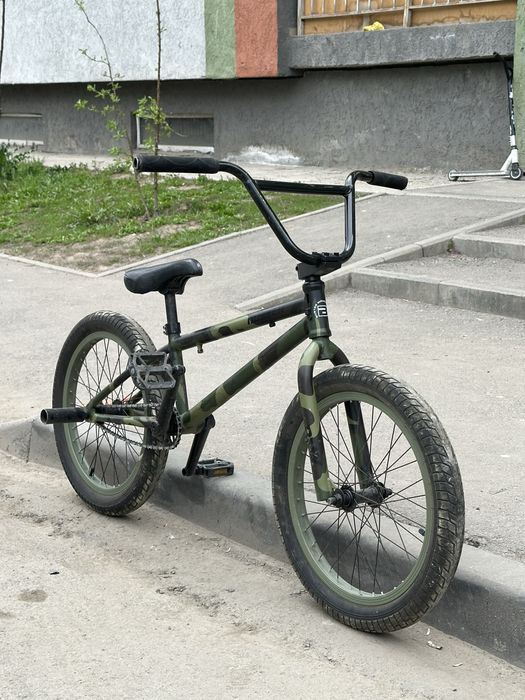Bелосипед BMX трюковой