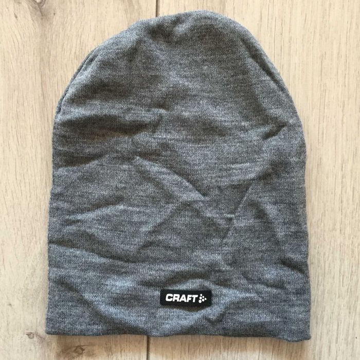 НОВА 100 % оригинална зимна плетена сива шапка CRAFT / Крафт за ски