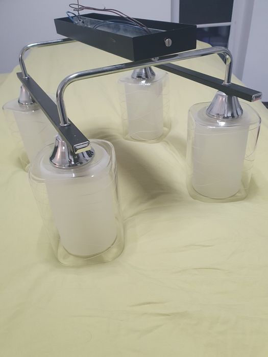 Lustră cu 4 becuri + pendul 3 becuri metal+sticlă+aplică sticlă .