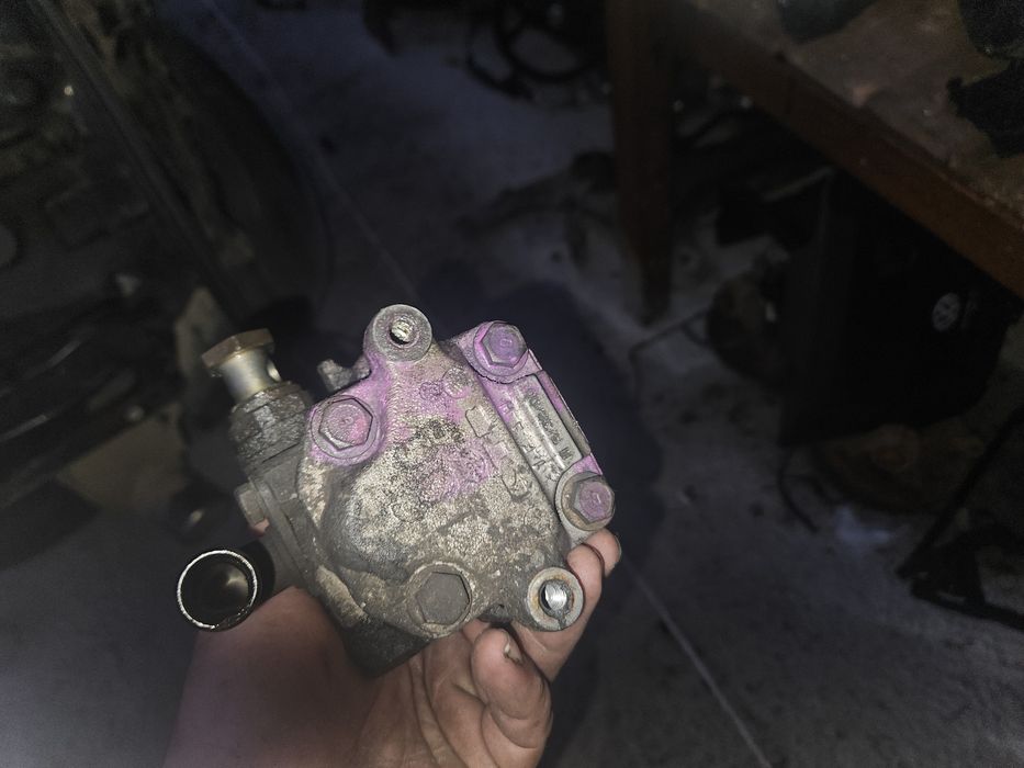 Pompa servo direcție t4