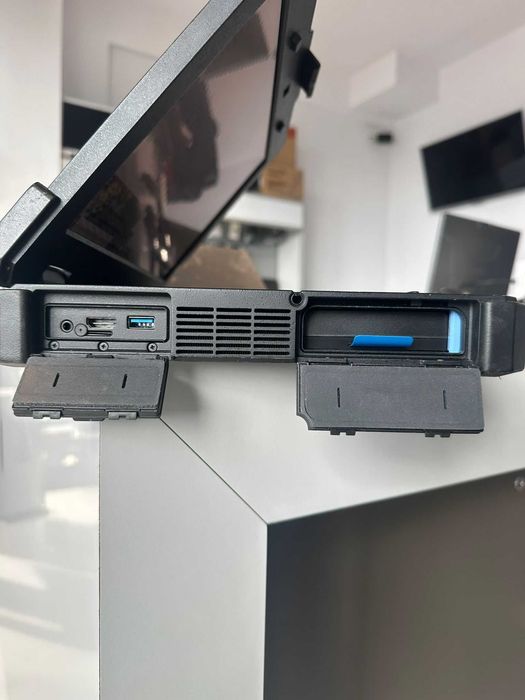 Dell Rugged 14 Extreme 7404  i7-4650-16Gb Ram-512Gb Ssd