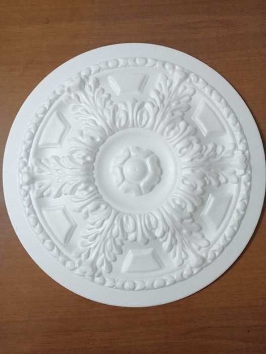 Продам круг потолочный для люстры.
