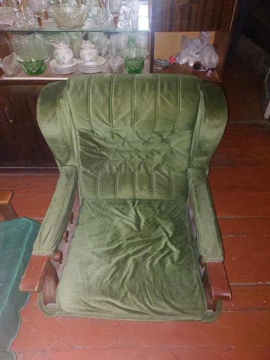 Продаём кровать  с матрасом и 2 кресла