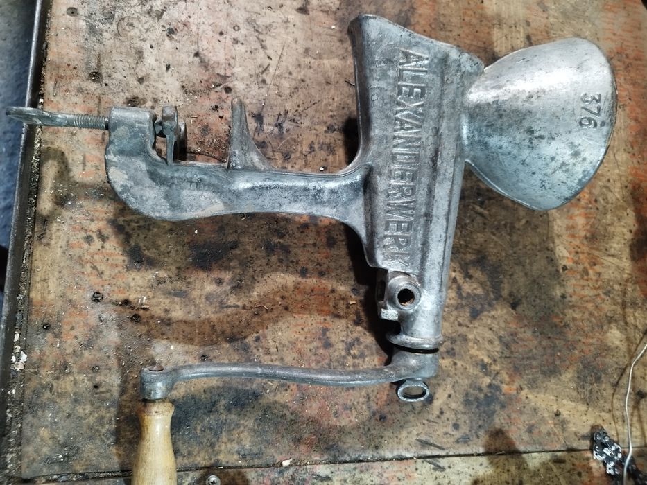 Ретро машина за мелене на домати