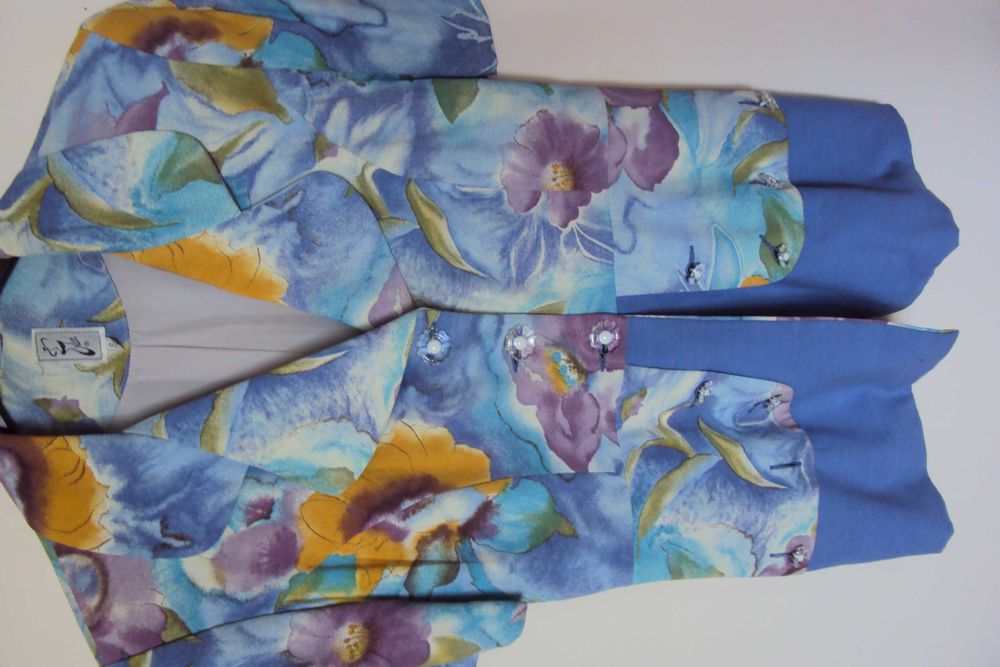 Продавам различни видове маркови сака