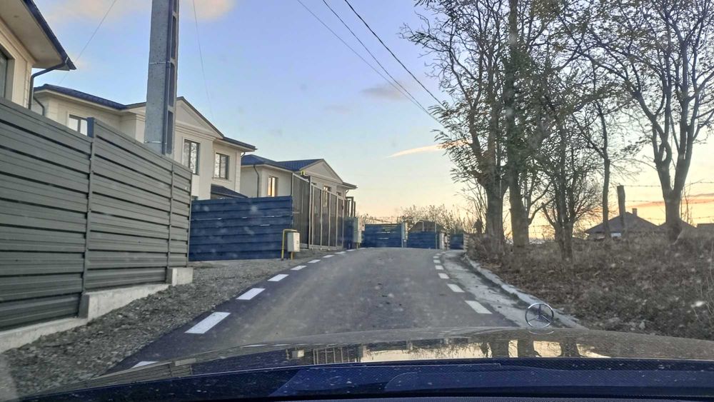 Teren de Vânzare 25 Ari Zonă Verde, Linistită  Drum Asfaltat, Lisaura