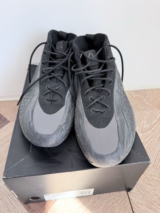 Продам баскетбольные кроссовки Adidas AE1