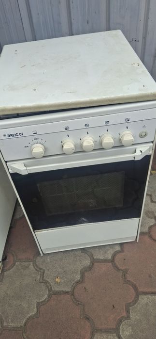 Продам холодильник стиралку и газ плиту
