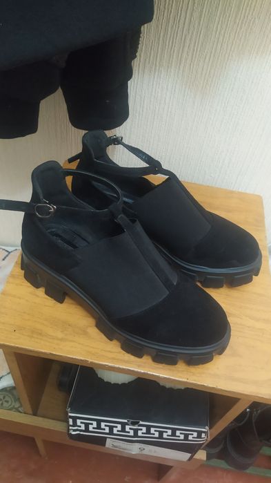 Продаются туфли.