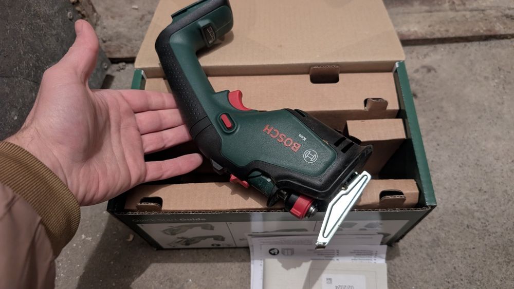 Fierăstrău Bosch 18V