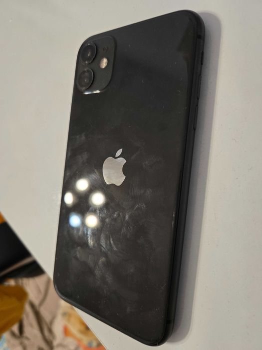 Продавам Айфон 11