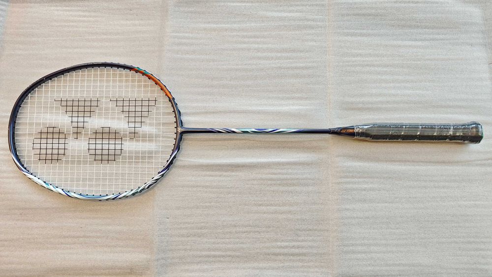 Yonex Astrox 100ZZ  ракета за бадминтон