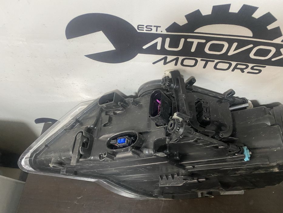 Far dreapta bixenon Vw Touareg 7L facelift an 2006-2010