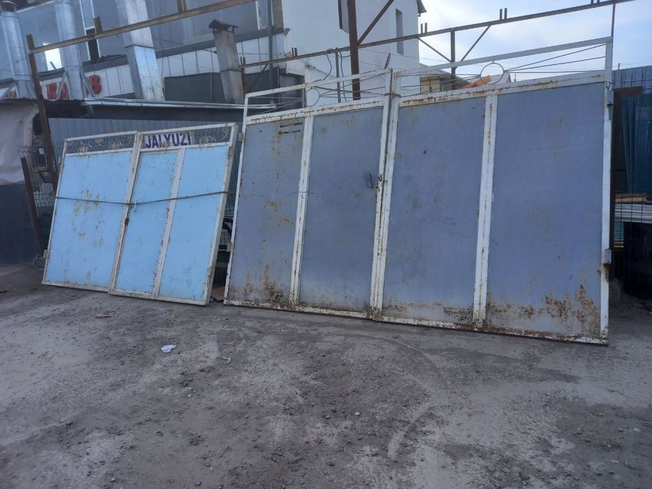 Сотилади.Дарвозалар. Нархи: 2.8 млн сум. Хар бири