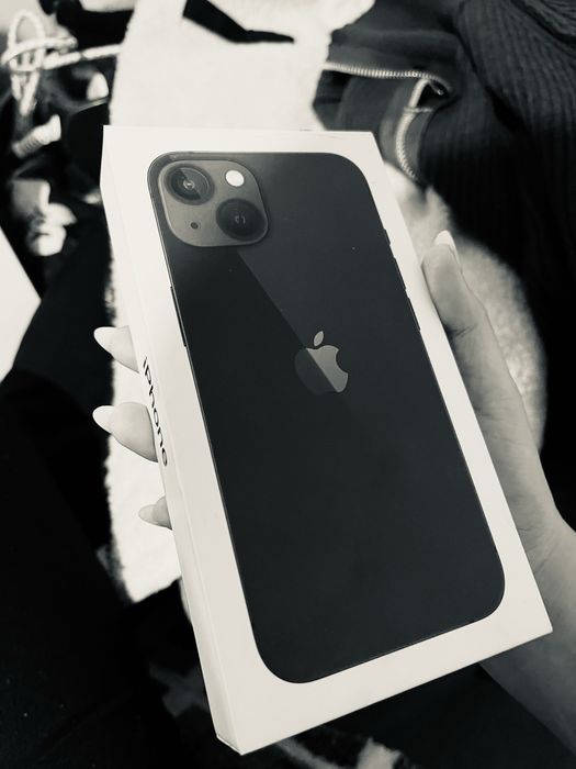 Продам iPhone 13.