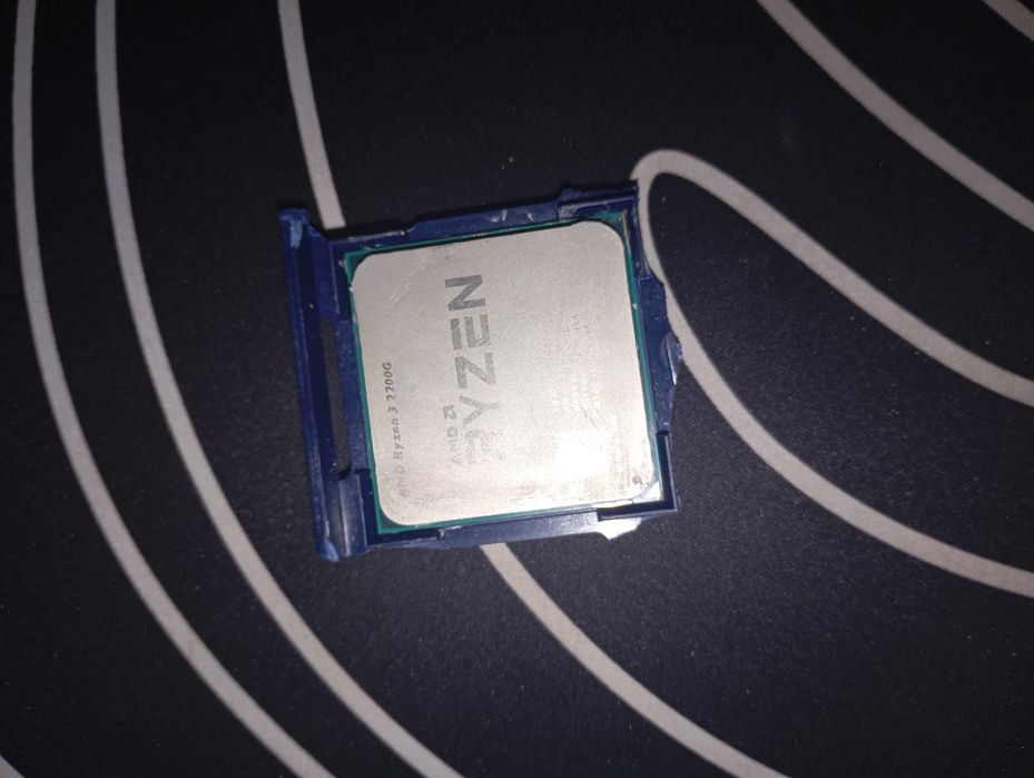 Продам r3 2200g.