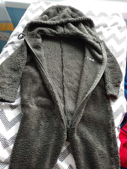 Дебел поларен космонавт за около 2 г. дете