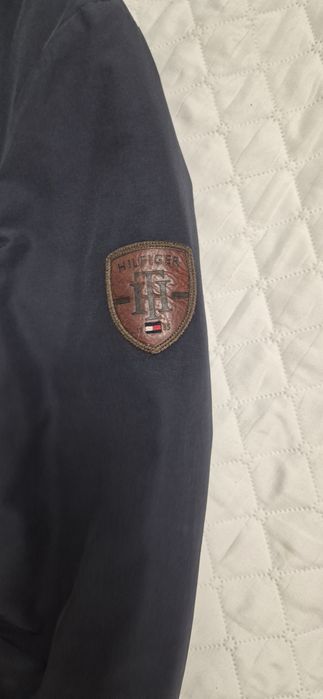 Vând geaca Tommy Hilfiger puf