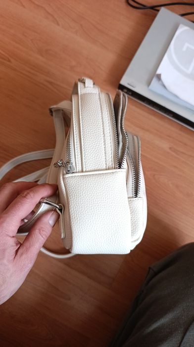 Дамска чанта,тип раничка